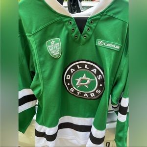 Dallas Stars jersey - Women’s medium